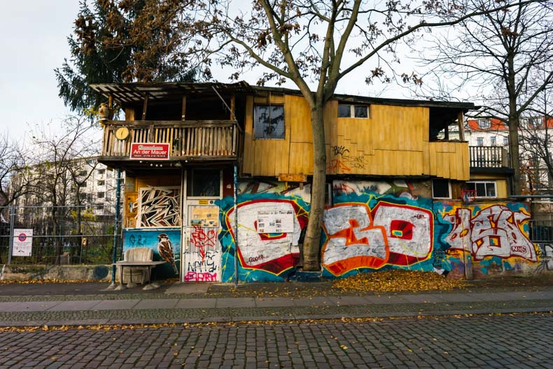 TreeHouse-on-the-Wall-Berlin